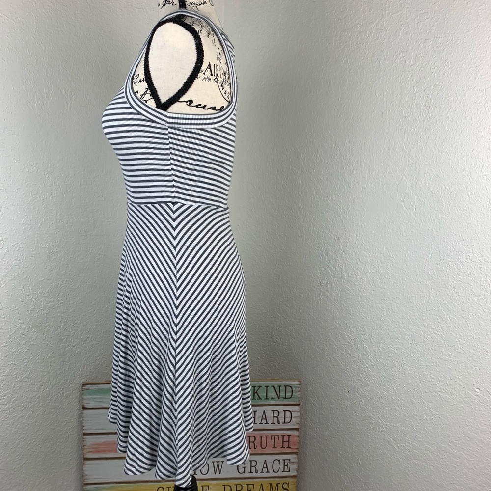 Everly Striped Sleeveless Dress Size M - Picture 3 of 6
